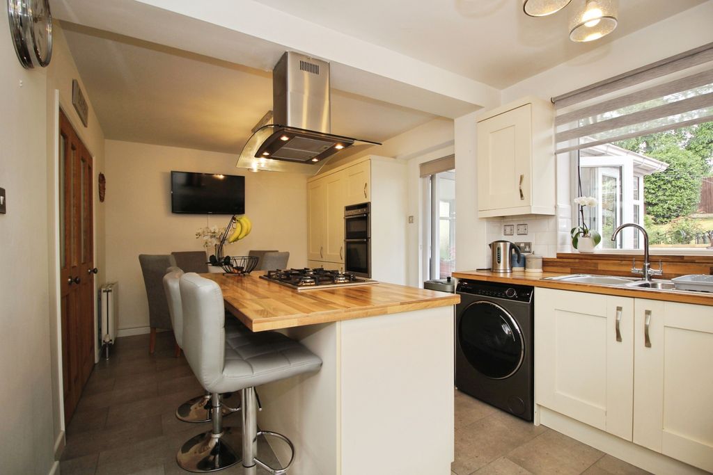 Property photo 3 of 15 Kitchen/Dining Room