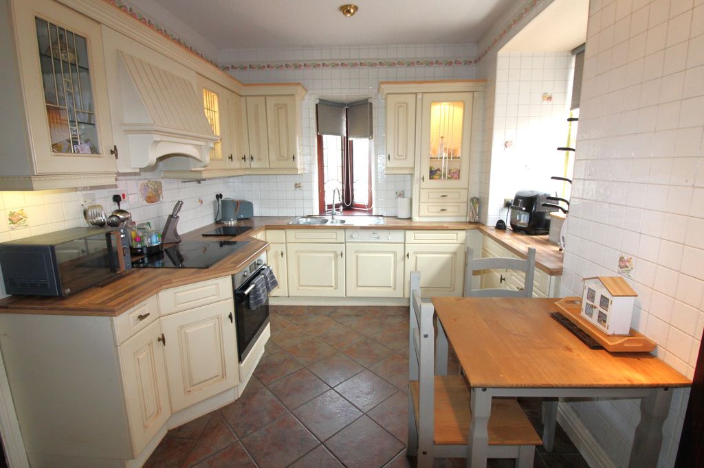 Property photo 3 of 32