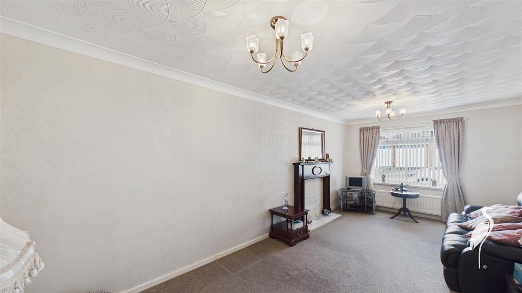 Property photo 2 of 19 Lounge &amp; Dining Area