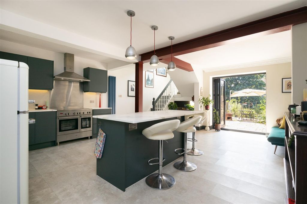 Property photo 1 of 34 Kitchen/Diner