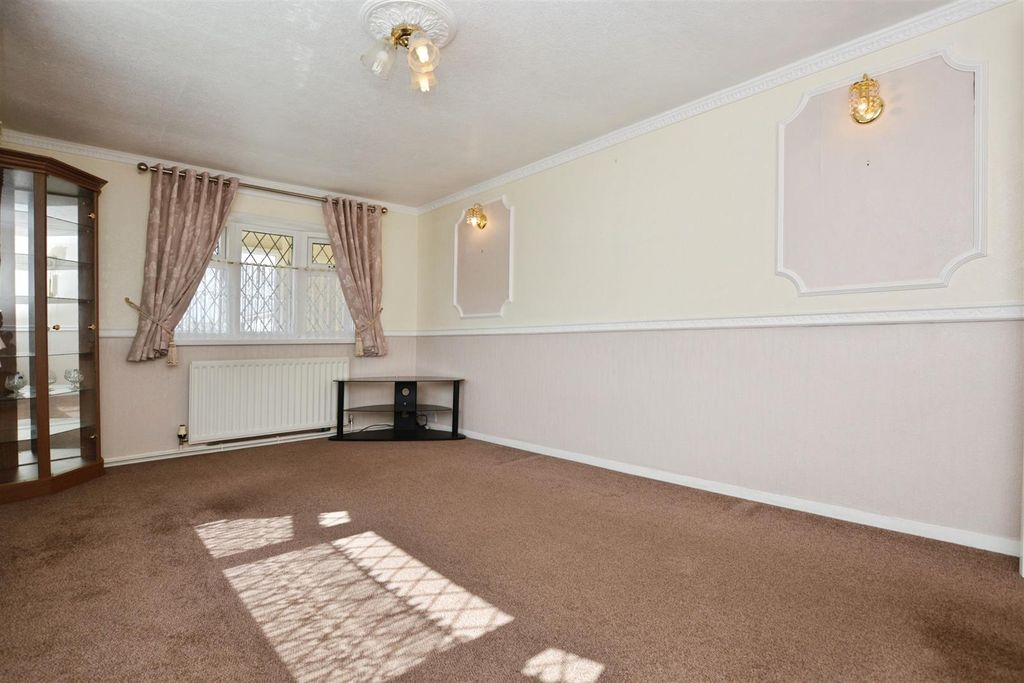 Property photo 3 of 14 Living Room