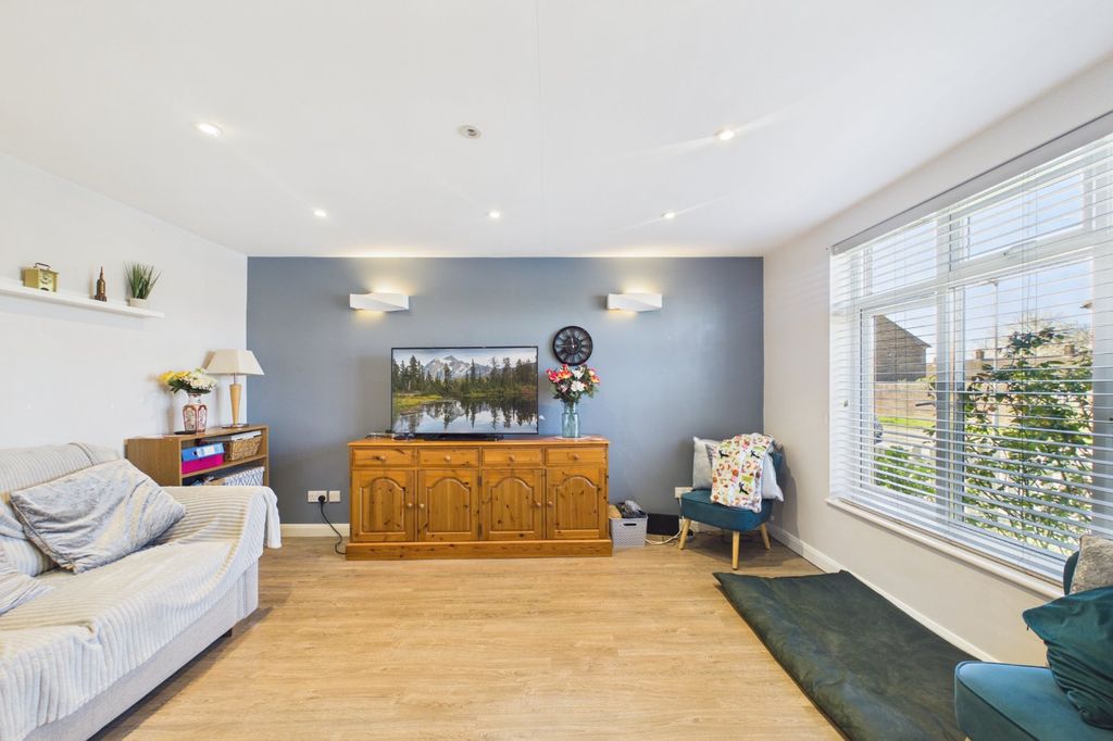 Property photo 2 of 10 Picture No. 08