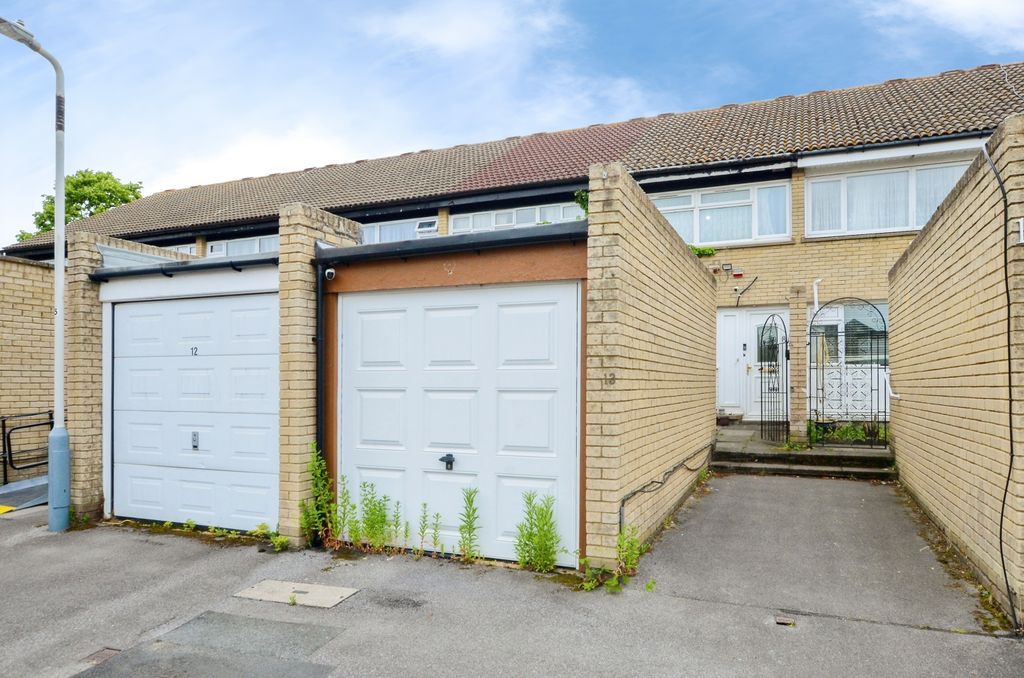 Property photo 1 of 22 Garage