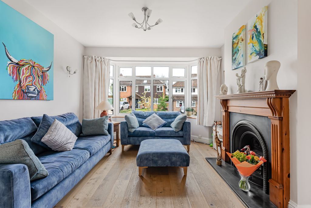 Property photo 3 of 32 Living Room