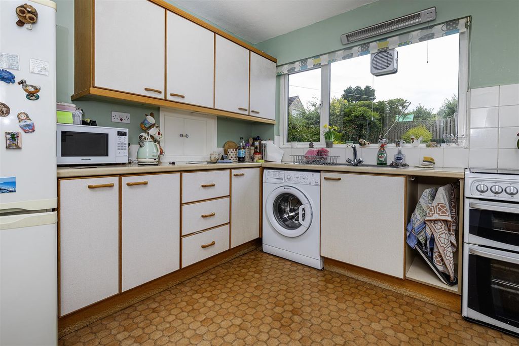 Property photo 2 of 30 Kitchen