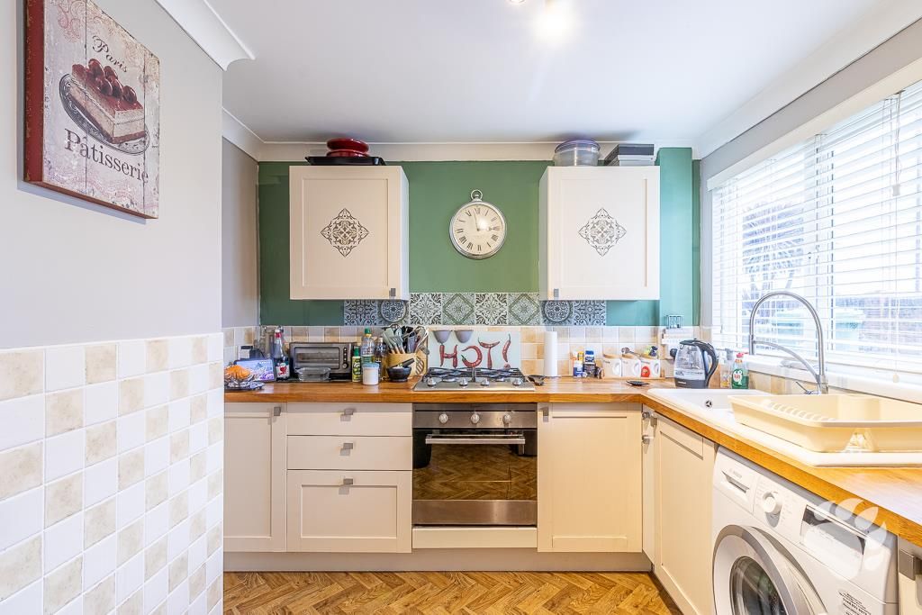 Property photo 3 of 17 Kitchen