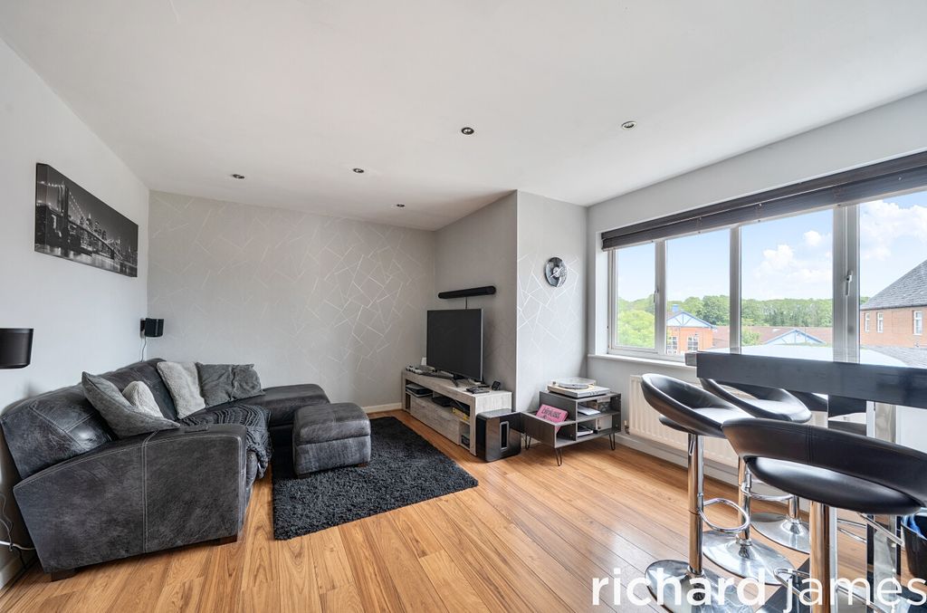 Property photo 2 of 14 51Fa48ba8Ef34932ba15A38E23Bf7c9A