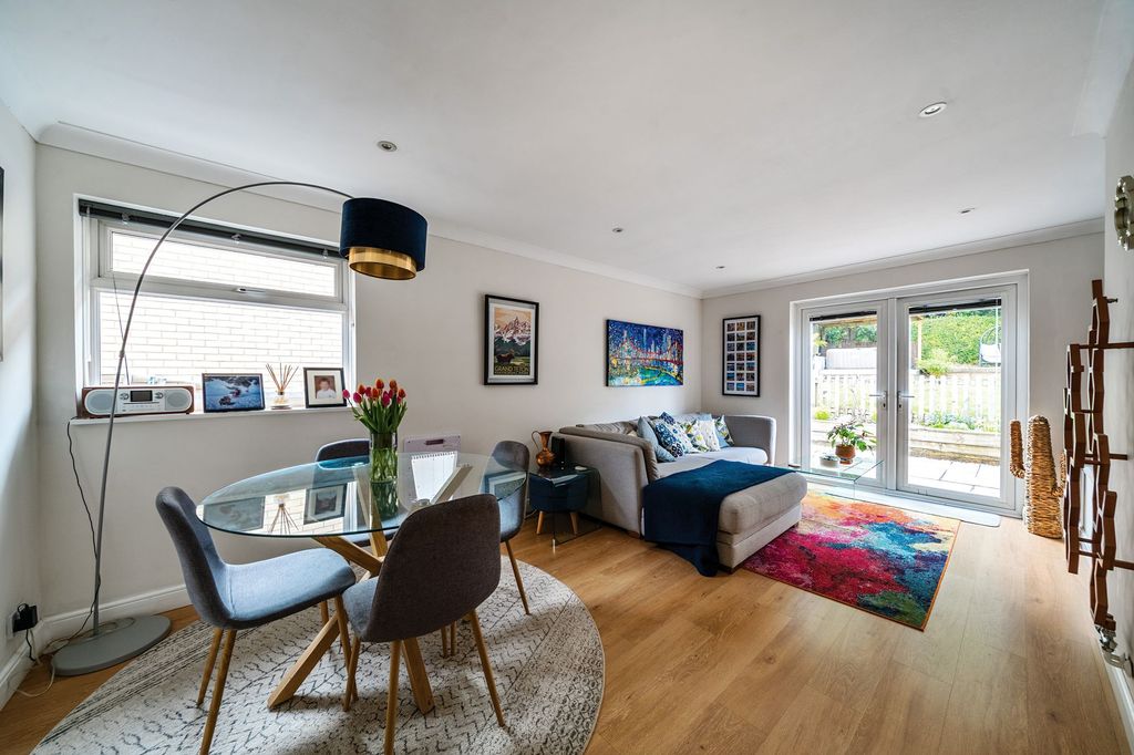 Property photo 2 of 25