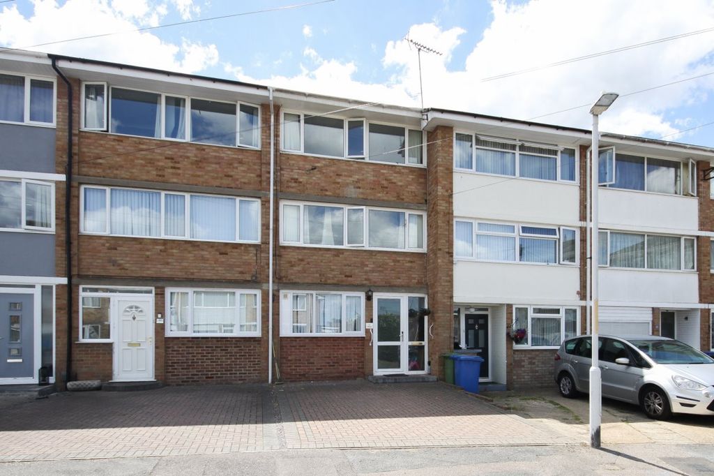 Property photo 1 of 12 Driveway, Walking Distance To Town Centre, Popular And Quiet Area!