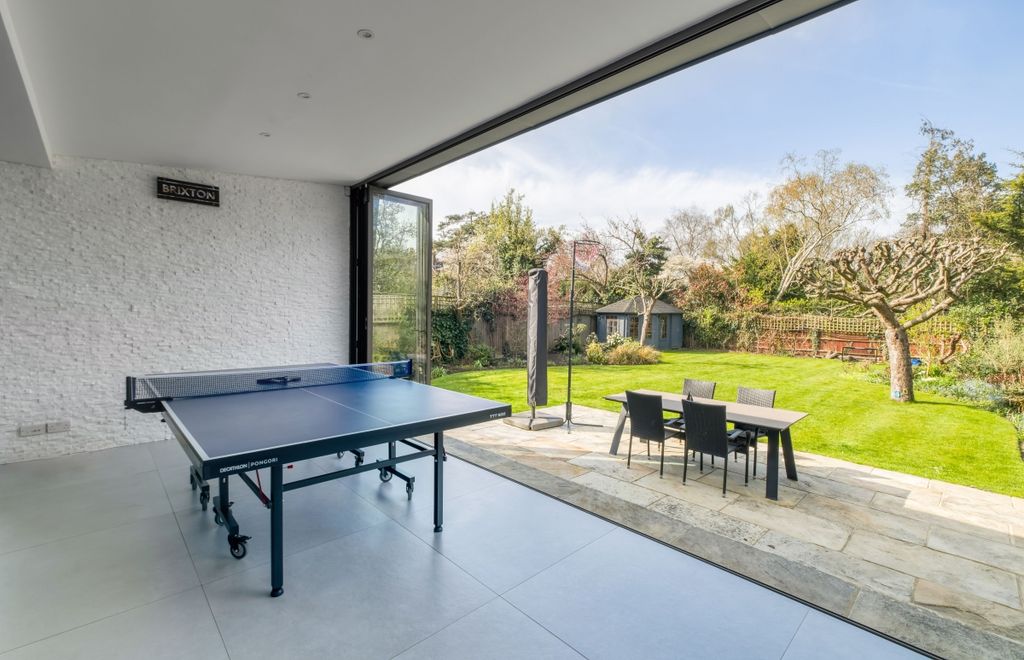 Property photo 2 of 31