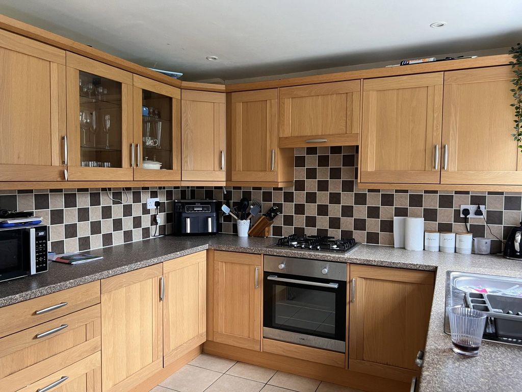Property photo 3 of 12