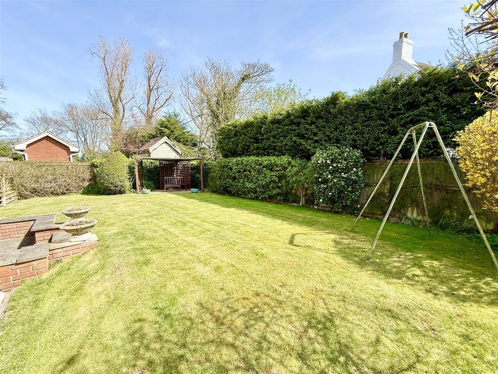 Property photo 3 of 24 Garden