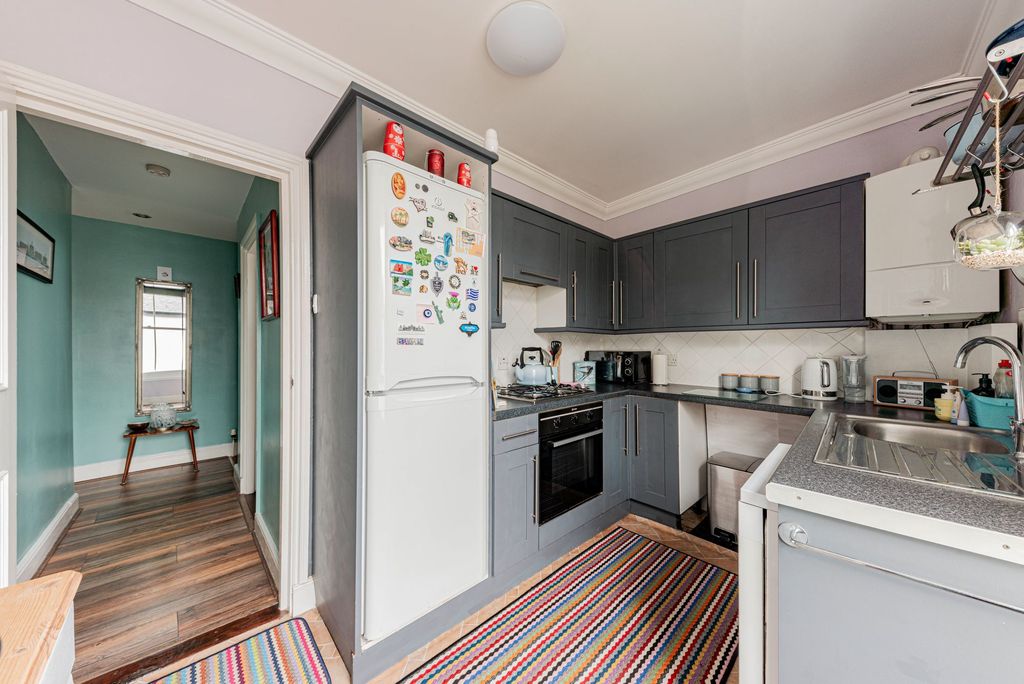 Property photo 3 of 22 Kitchen (1)