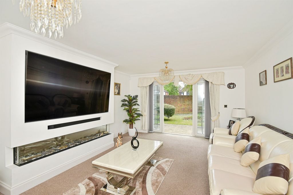 Property photo 2 of 17