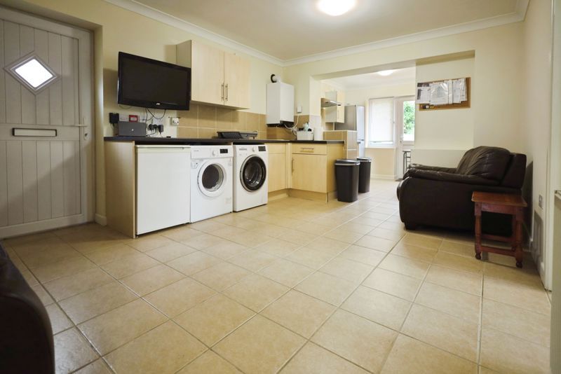 Property photo 1 of 10 Photo 4