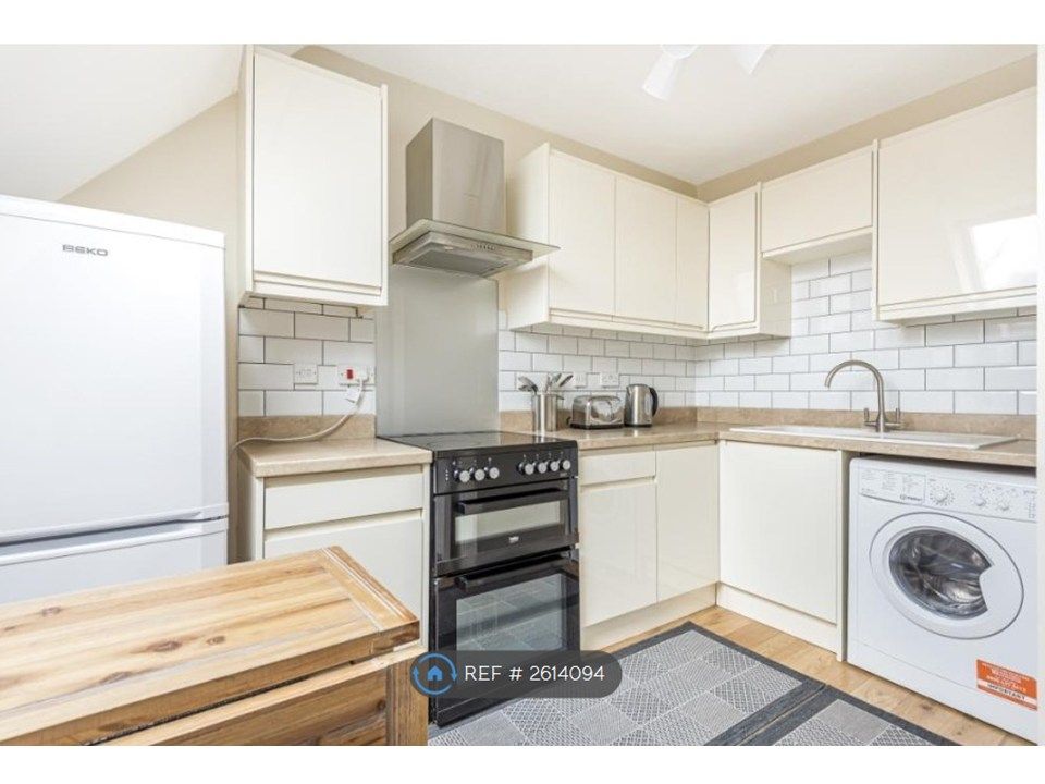 Property photo 2 of 10 Kitchen