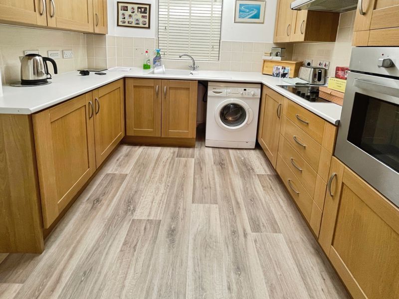 Property photo 3 of 11 Kitchen