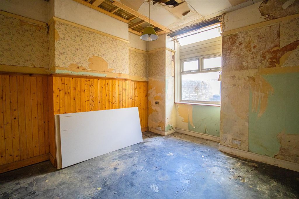 Property photo 3 of 10 Reception 2