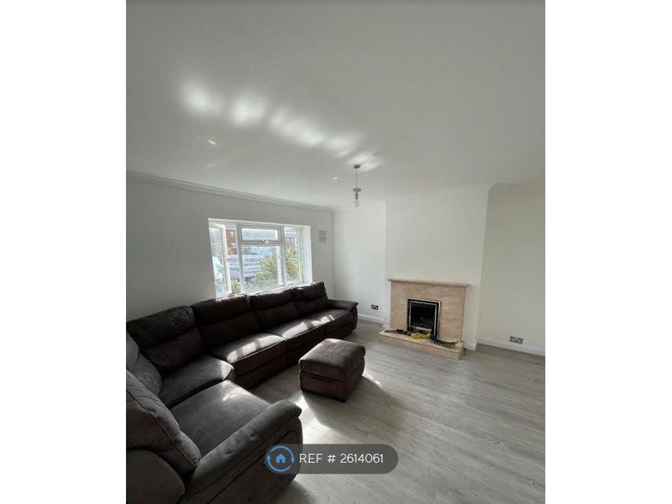 Property photo 1 of 9 Lounge