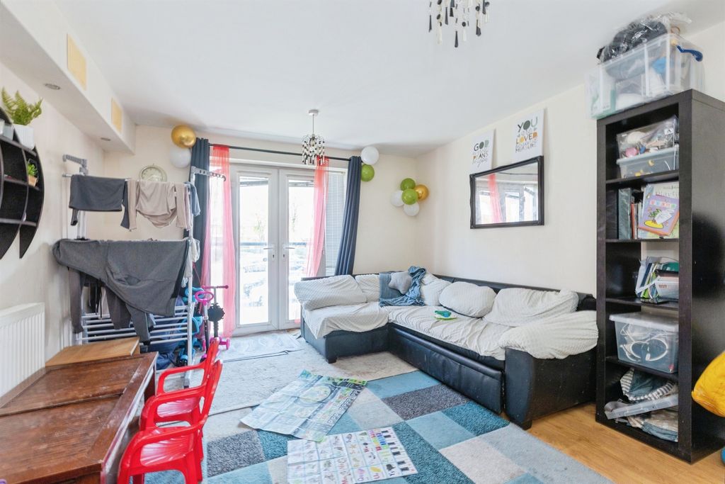 Property photo 2 of 17