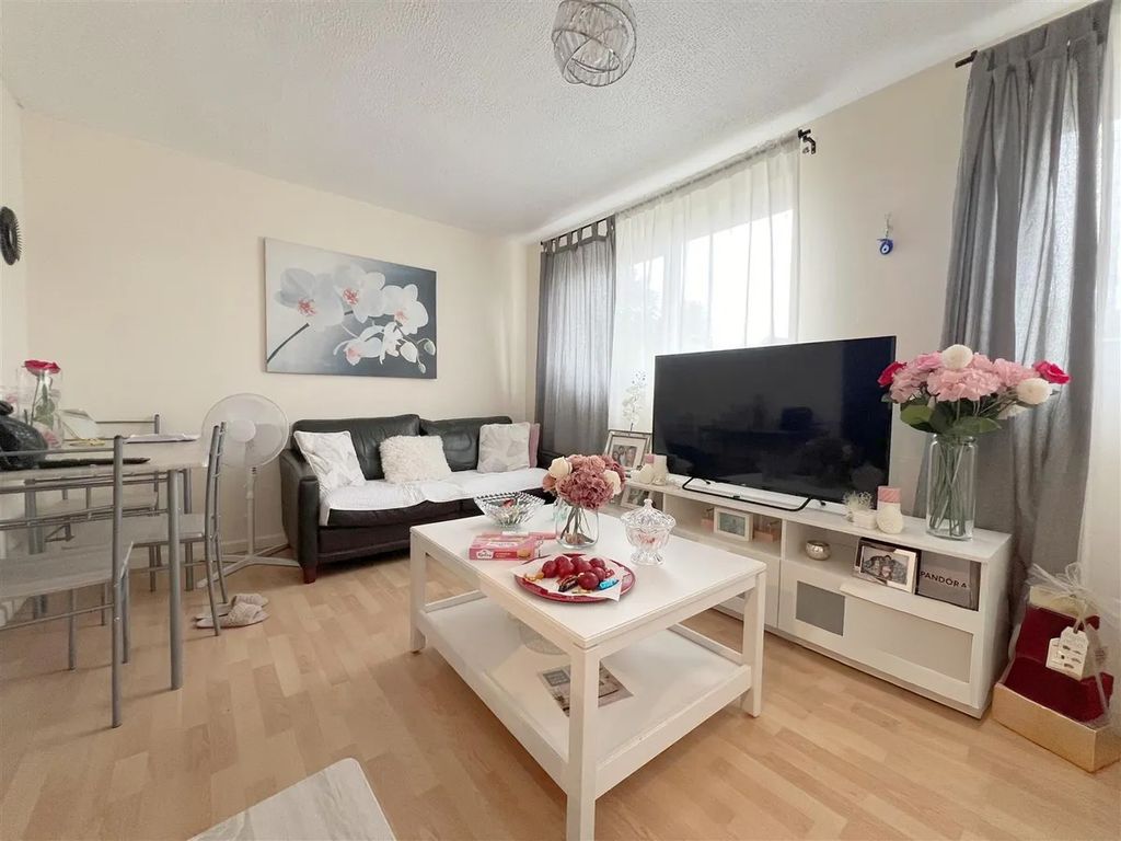 Property photo 3 of 8 Photo 3