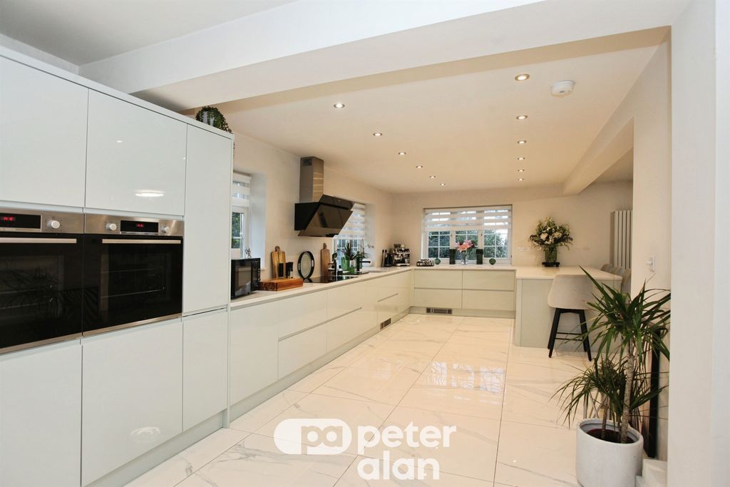 Property photo 3 of 34