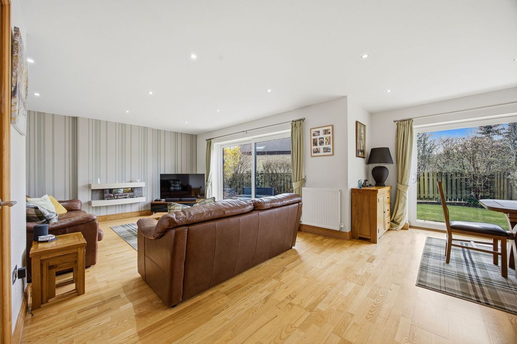 Property photo 2 of 32