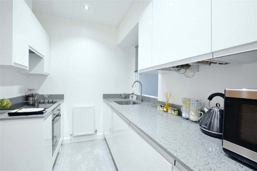 Property photo 2 of 11 Kitchen