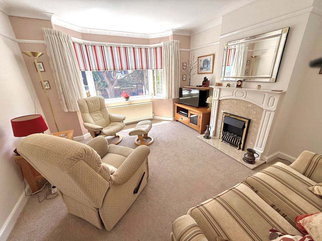Property photo 2 of 18 48 Angmering Lounge 1