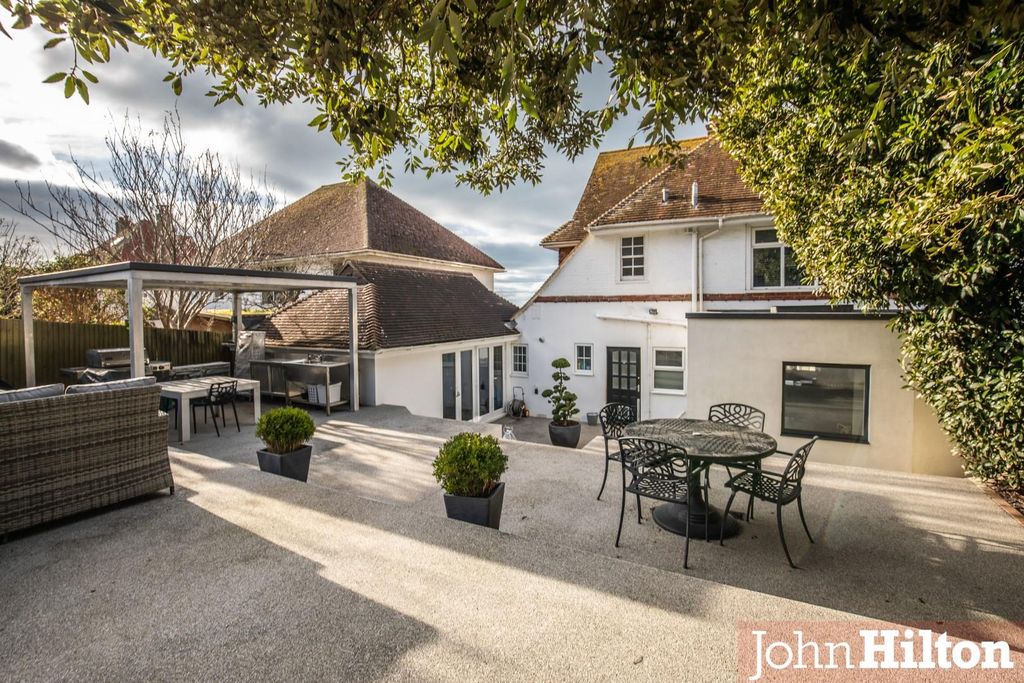 Property photo 1 of 20 Newlands Road33.Jpg