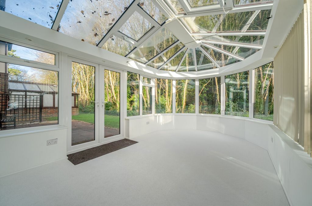 Property photo 2 of 14 1395352-22-695E41...