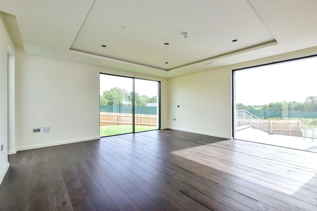 Additional image 4 of 7 bed detached house to rentCrouch Lane, Goffs Oak, Waltham Cross EN7