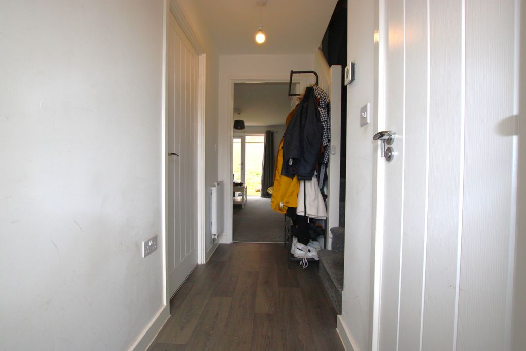 Property photo 2 of 16 Entrance Hall