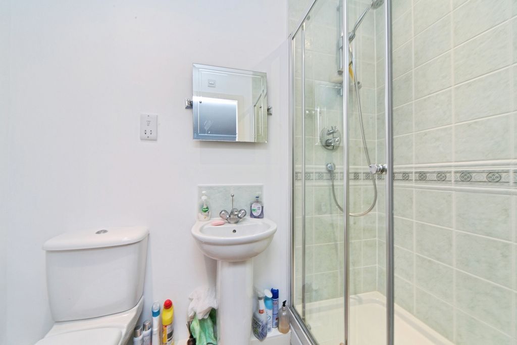 Property photo 3 of 16 En-Suite