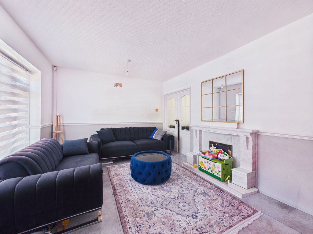 Property photo 2 of 14 Lounge