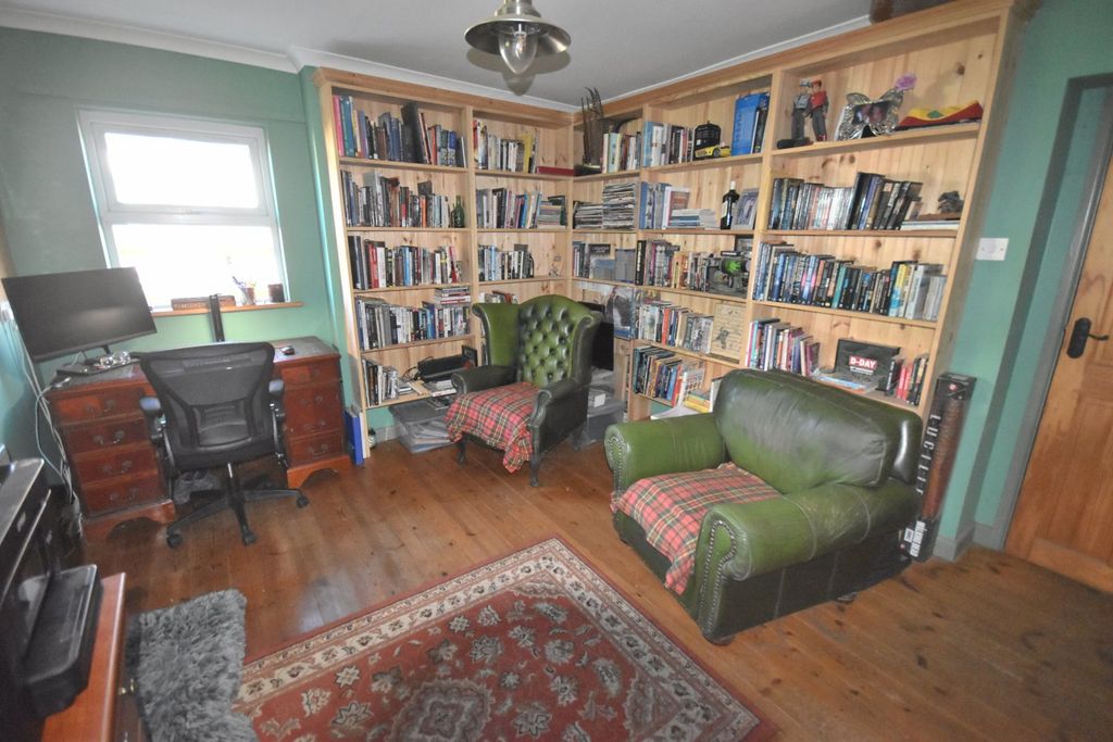 Property photo 2 of 28