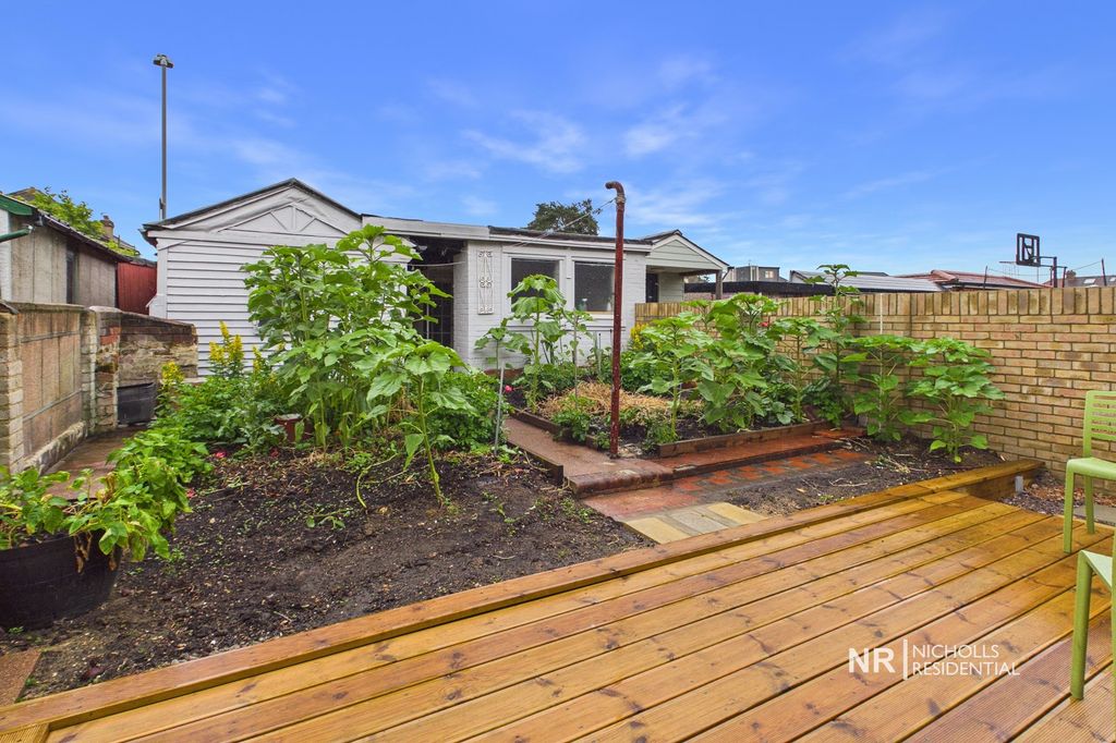 Property photo 3 of 21 Garden Extra Photo