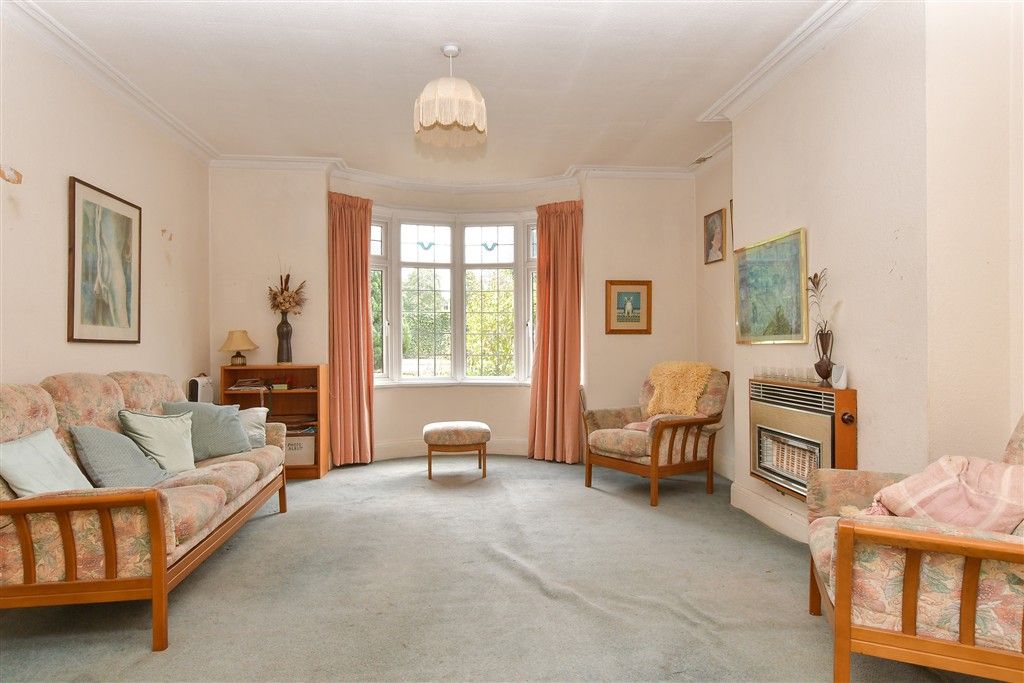 Property photo 3 of 17 Lounge