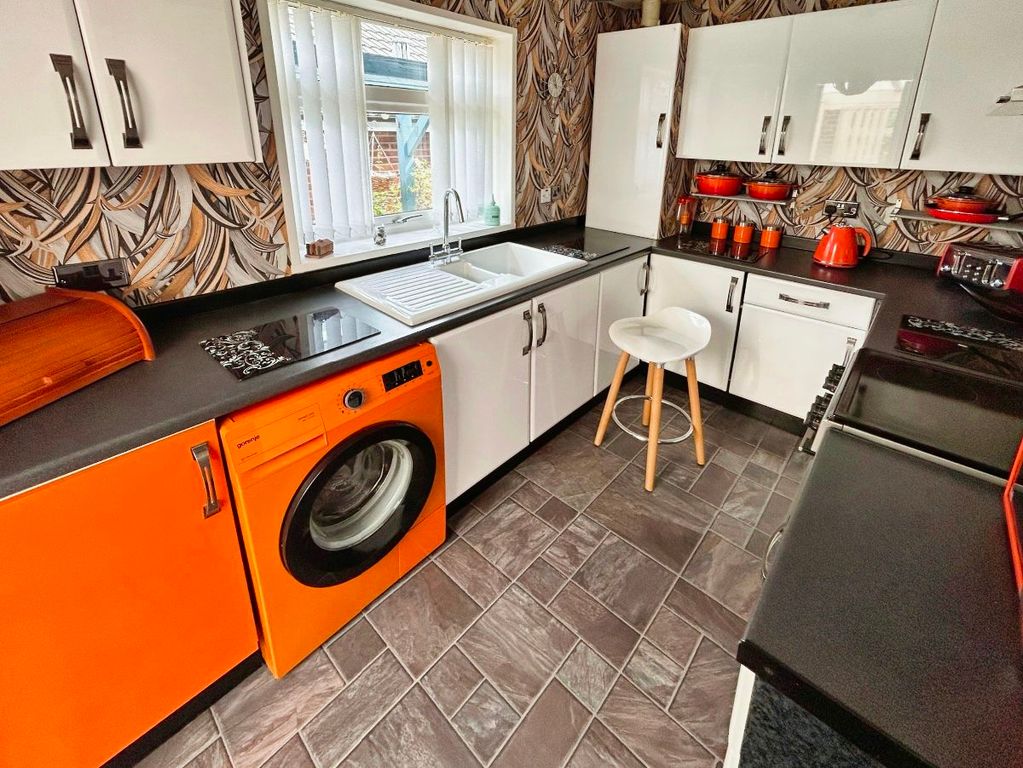 Property photo 2 of 22 Kitchen