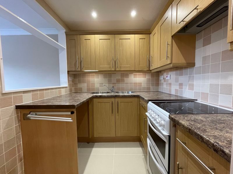 Property photo 3 of 13 Kitchen