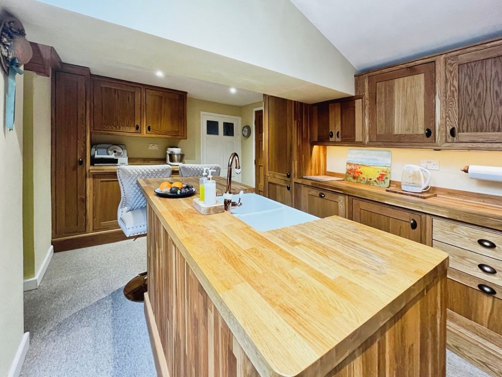 Property photo 3 of 22 3523927