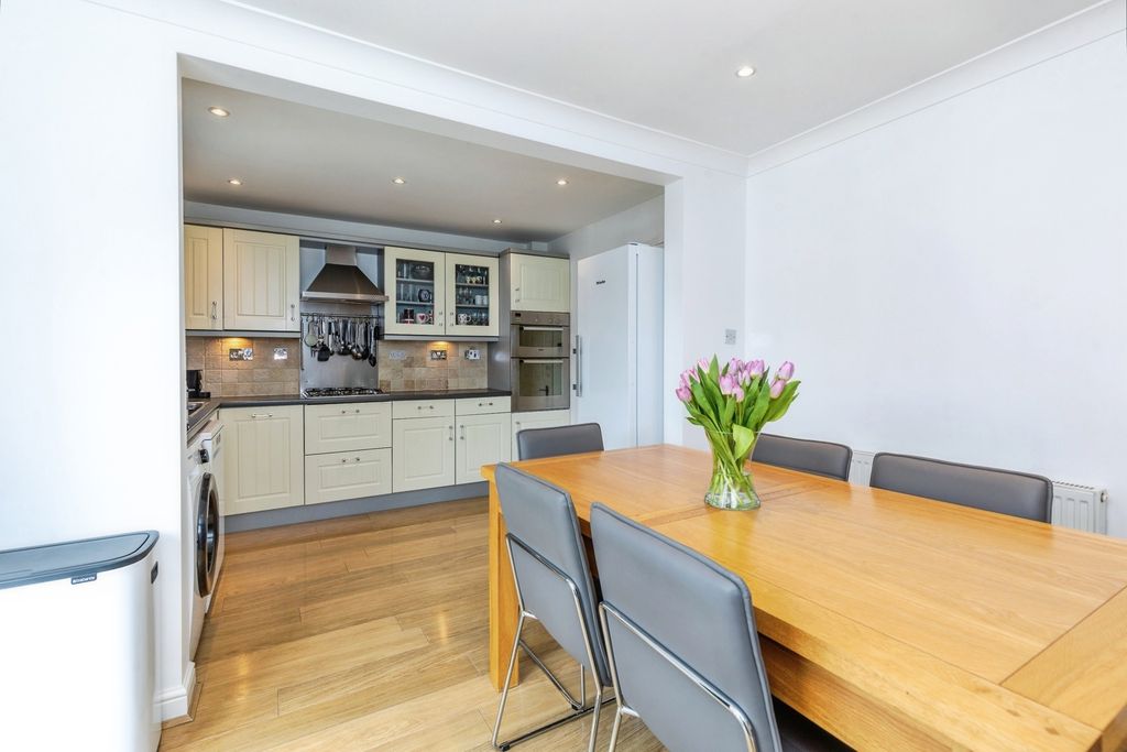 Property photo 3 of 20 Pbox-Img.Jpg