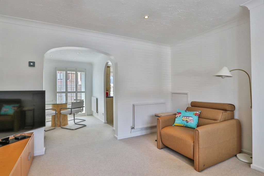 Property photo 2 of 15