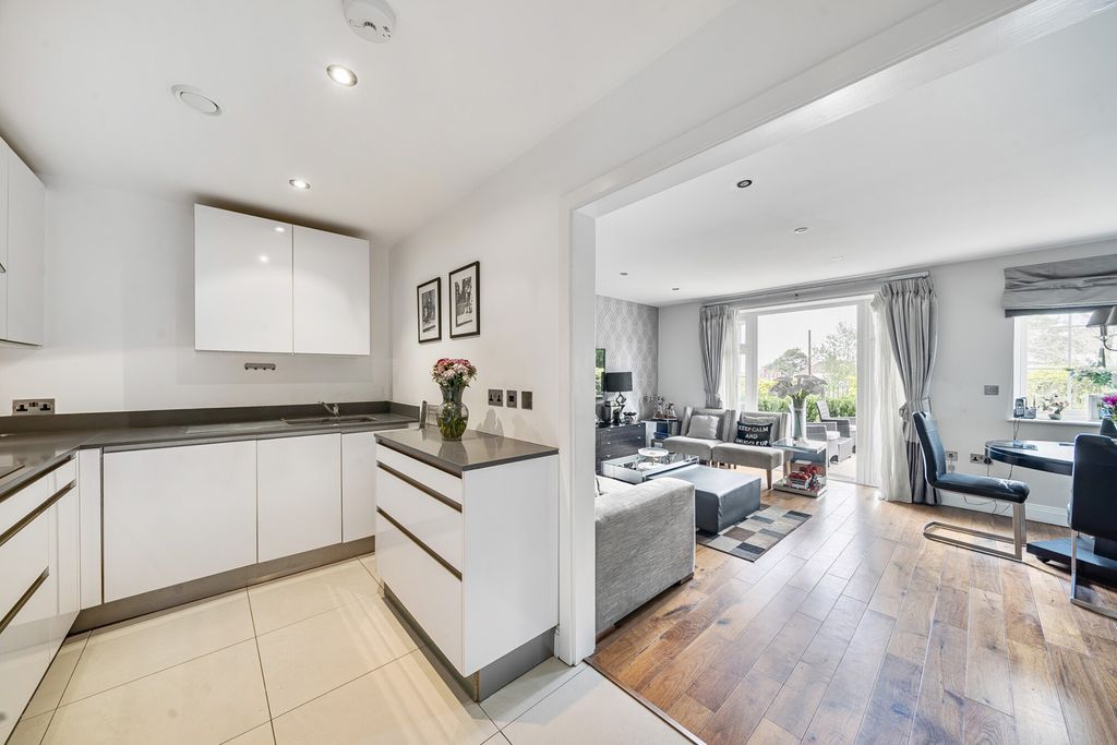 Property photo 3 of 20 1305405-13-68430c...