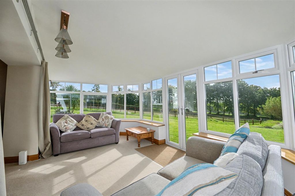 Property photo 3 of 36 Conservatory