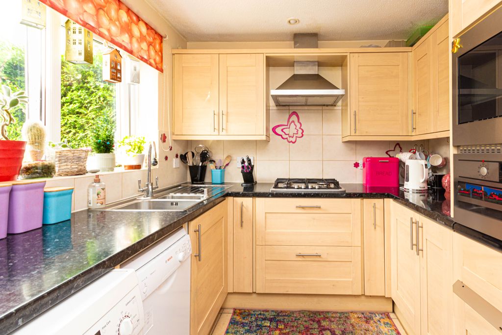 Property photo 3 of 16 Kitchen