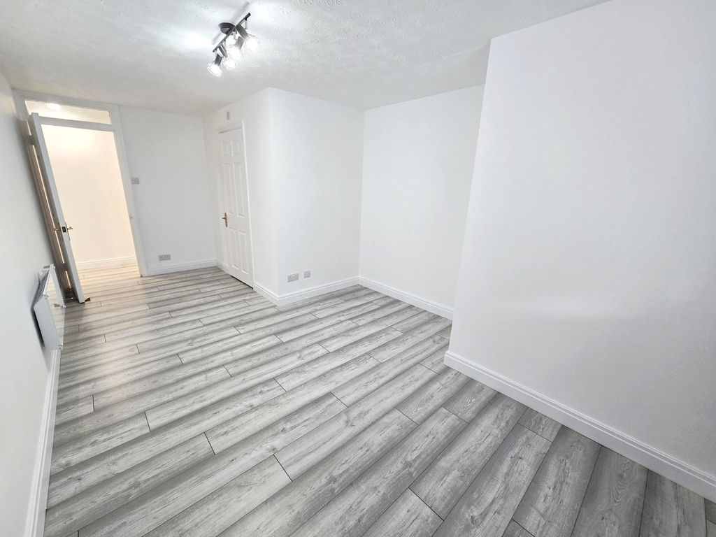 Property photo 3 of 12 Image