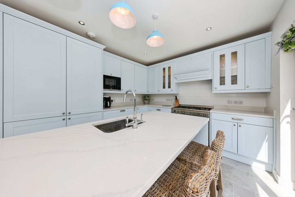 Property photo 3 of 30 Pbox-Img.Jpg