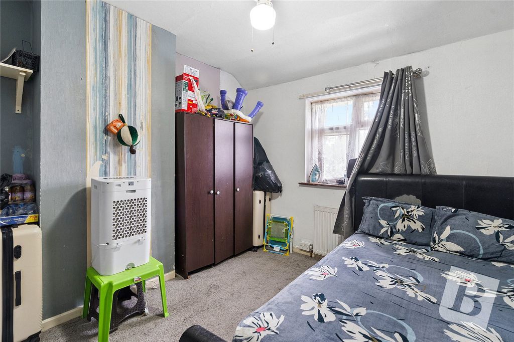Property photo 3 of 18 Bedroom