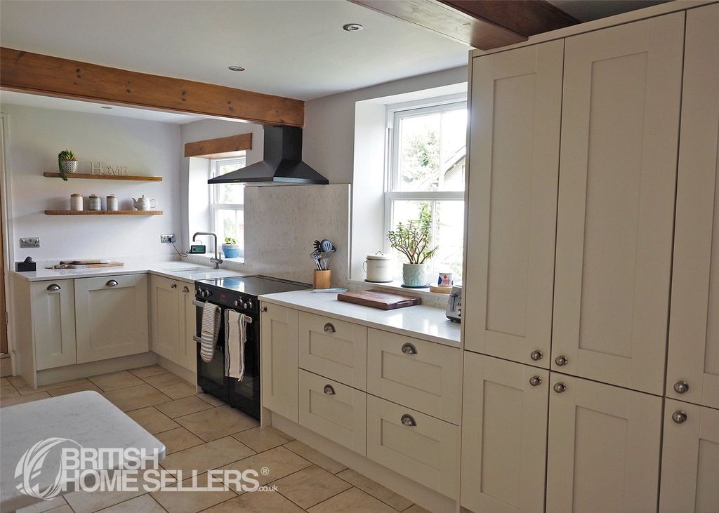 Property photo 2 of 28 Picture No. 04